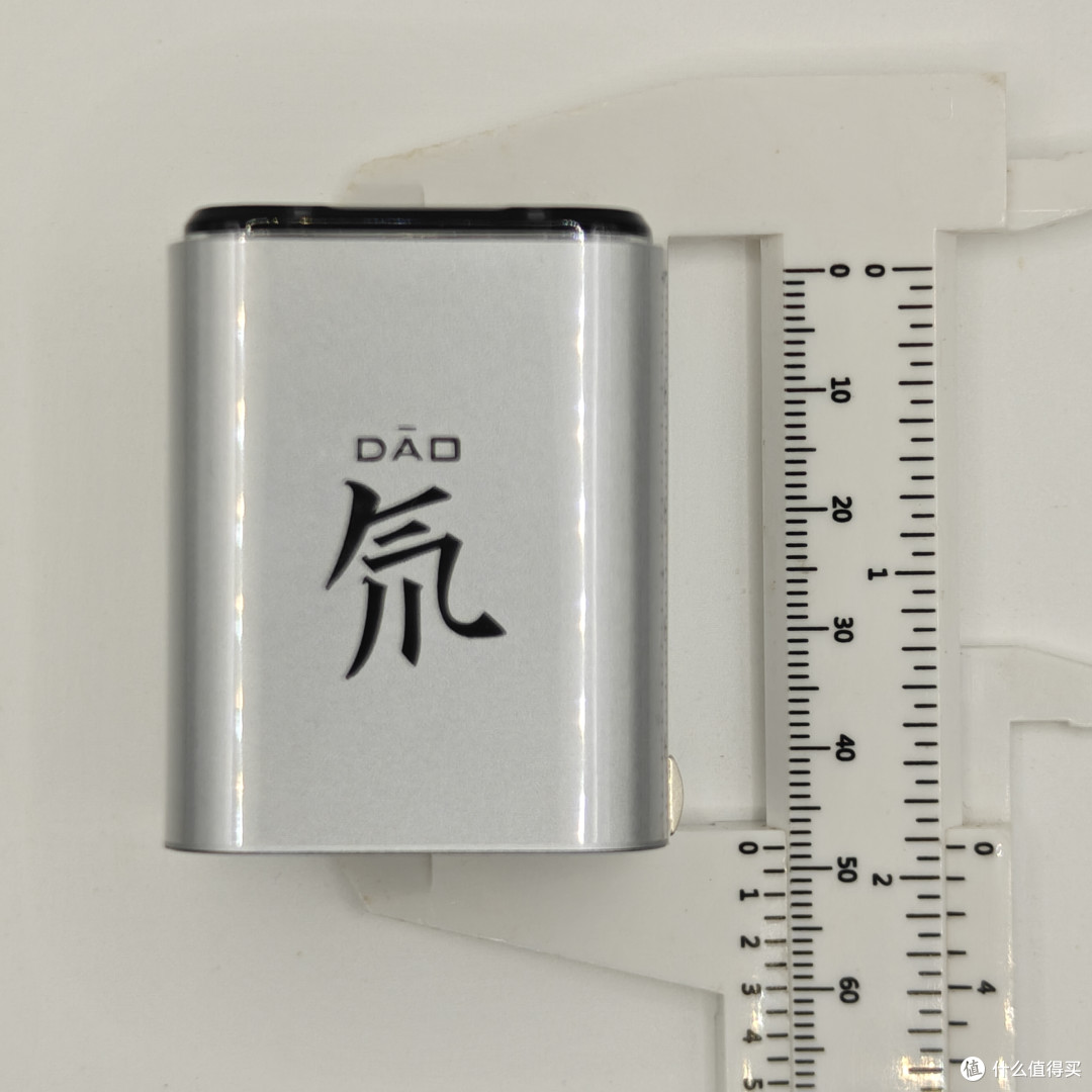 红魔氘锋能量块 mini 65W 充电器:感受颜值的威力吧