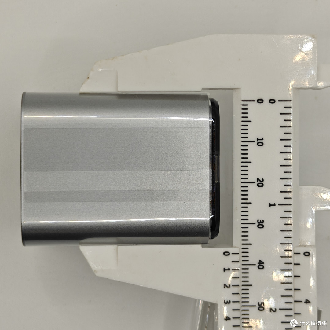 红魔氘锋能量块 mini 65W 充电器:感受颜值的威力吧
