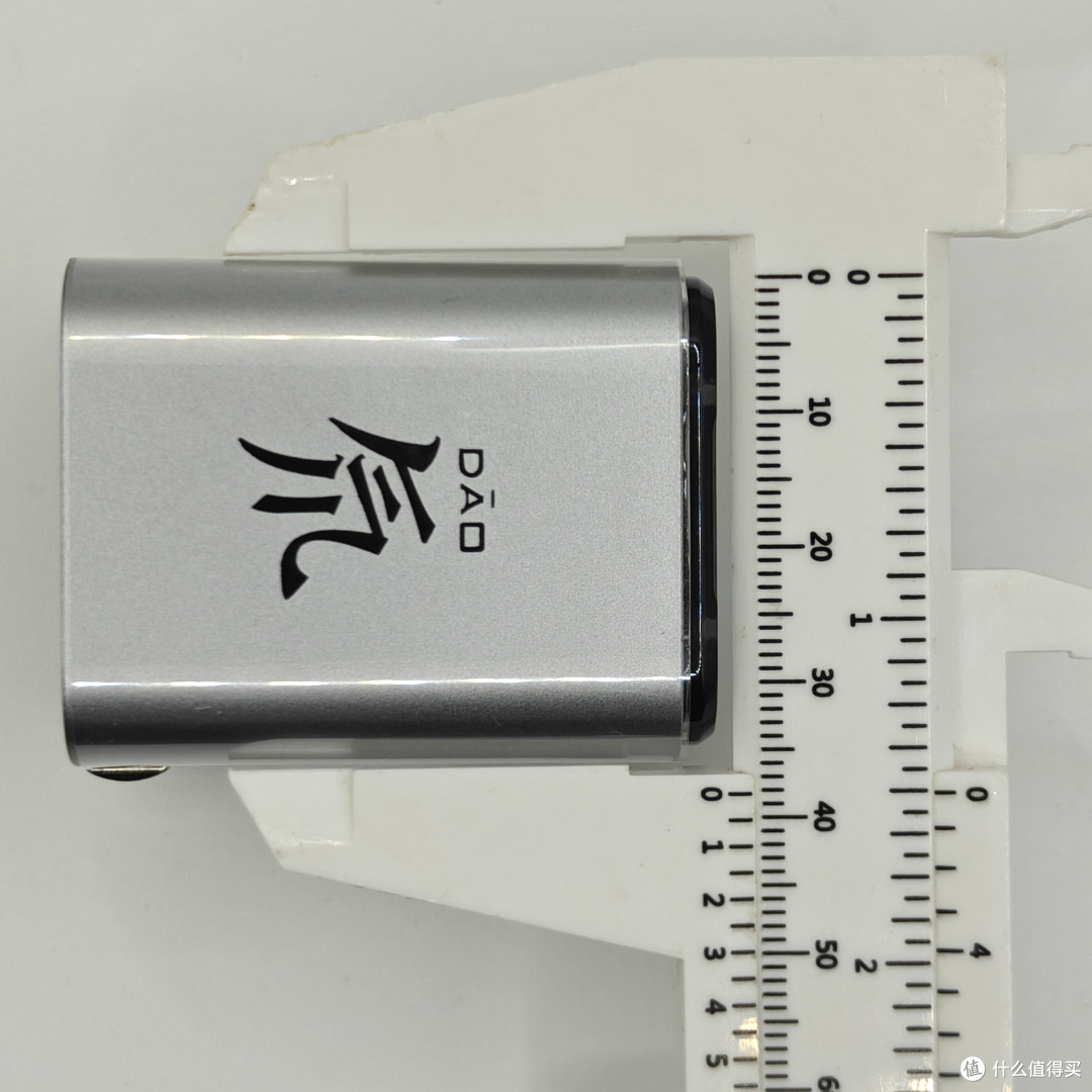 红魔氘锋能量块 mini 65W 充电器:感受颜值的威力吧