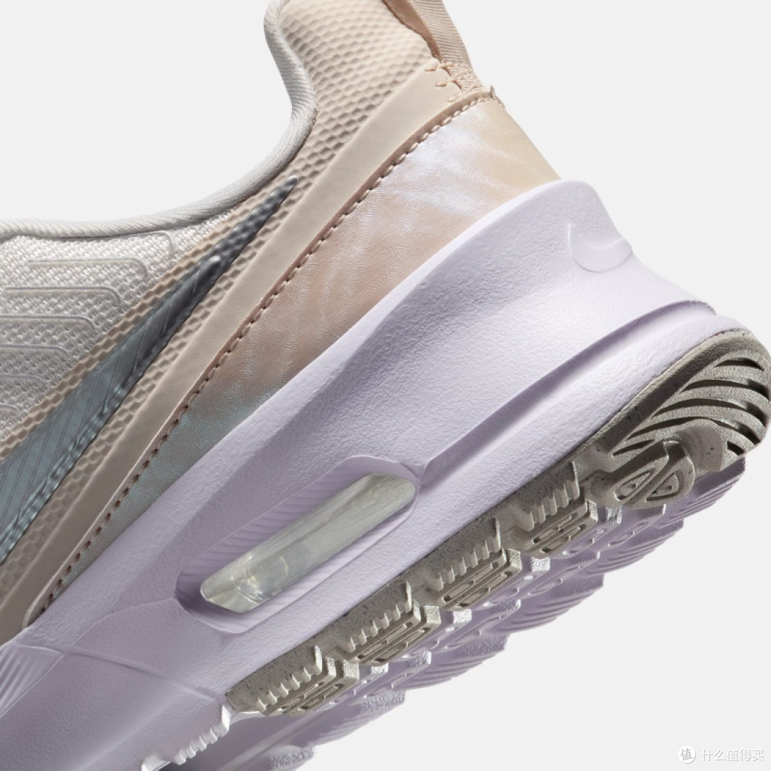 耐克AIR MAX NUAXIS SE女子运动鞋评测