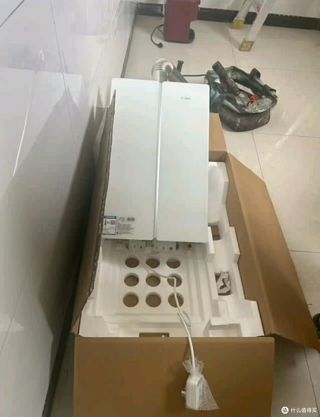 方太蝶翼M燃气热水器:16+1升大水量,洗澡做饭两不误!