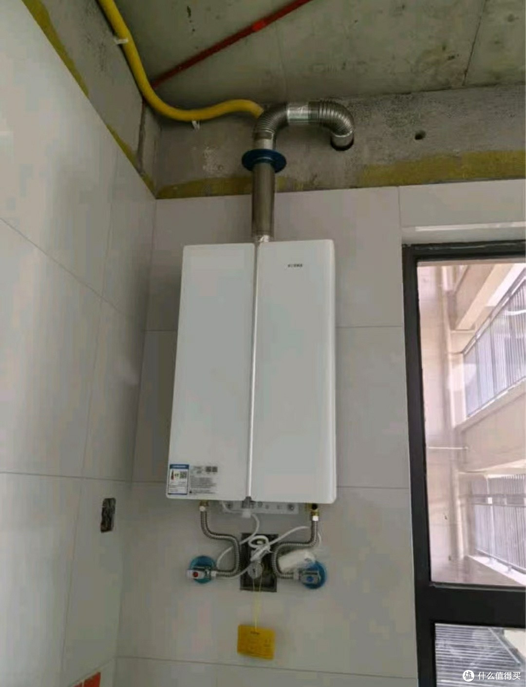 方太蝶翼M燃气热水器:16+1升大水量,洗澡做饭两不误!