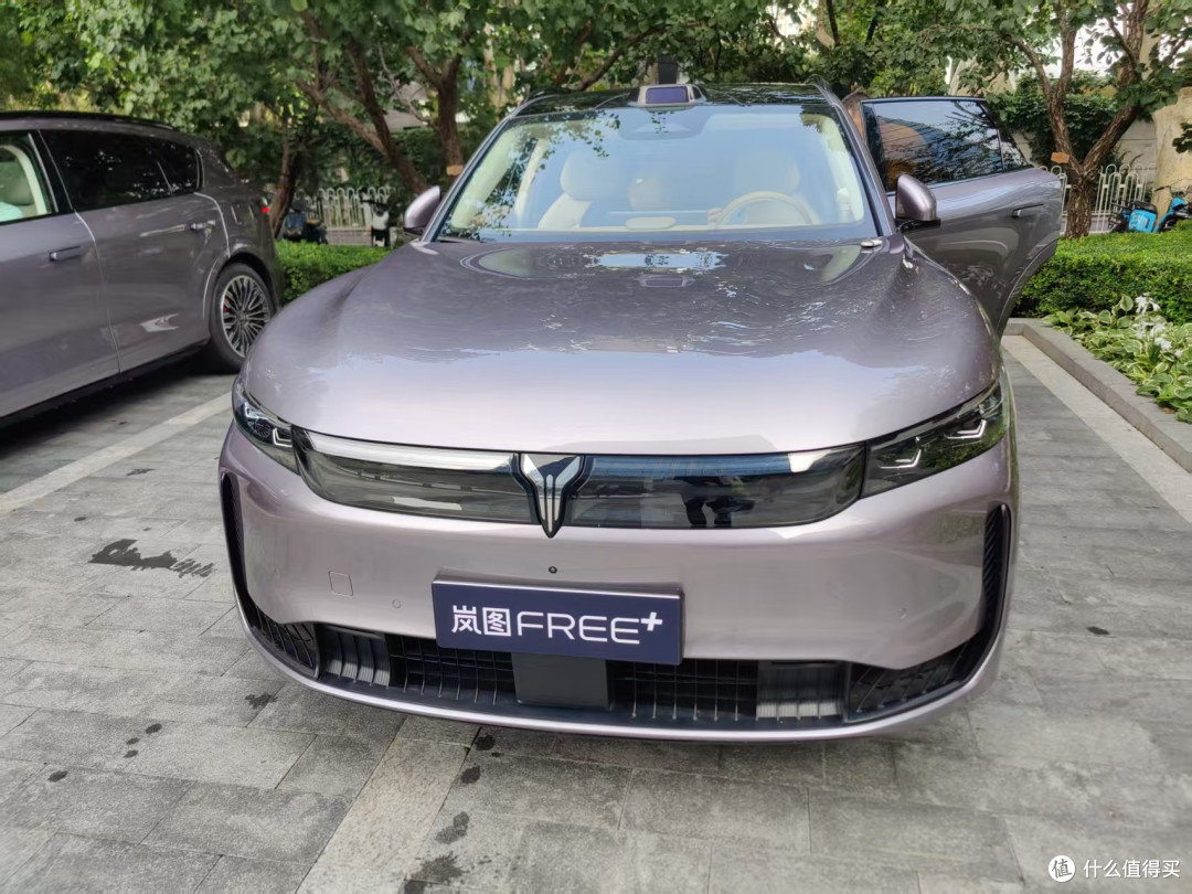 “岚图拆箱日”——解剖FREE+的智慧“大脑”
