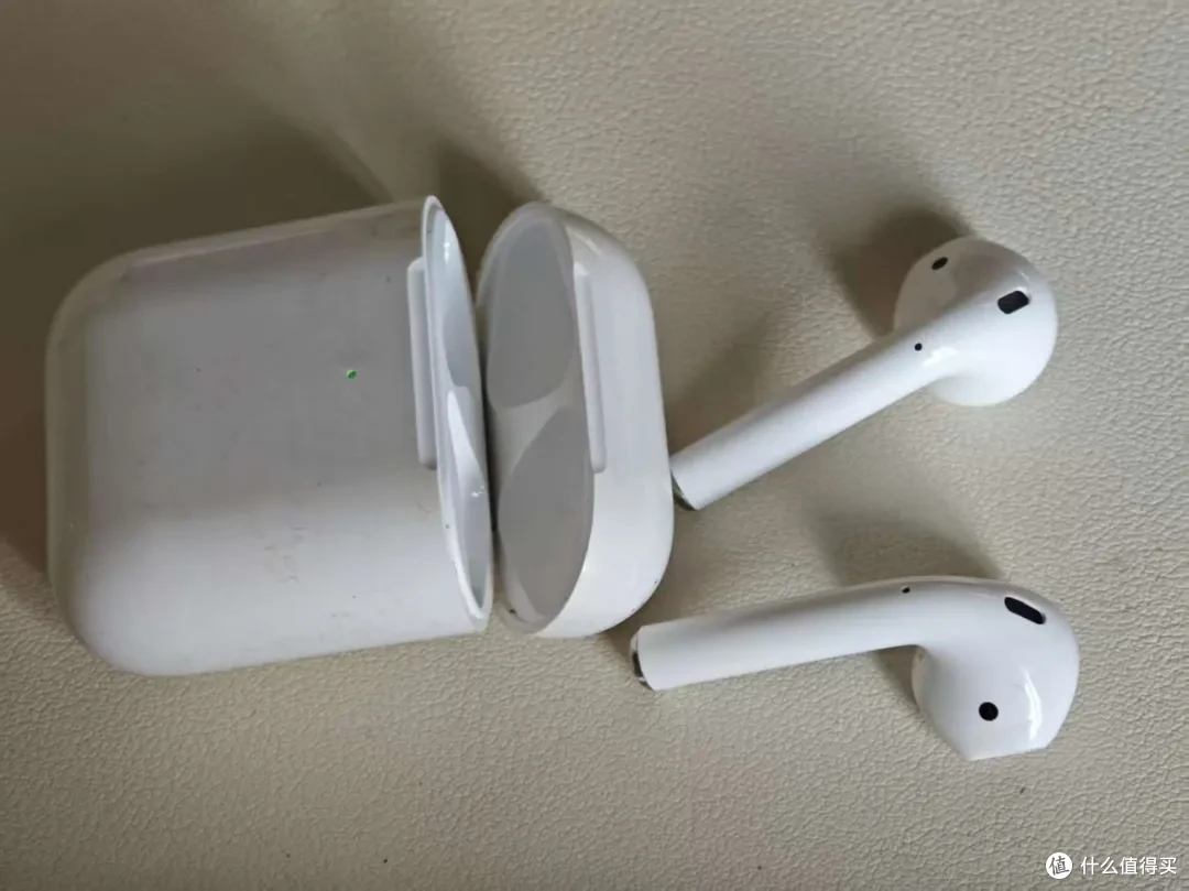 路上捡到苹果AirPods耳机,真假难辨!