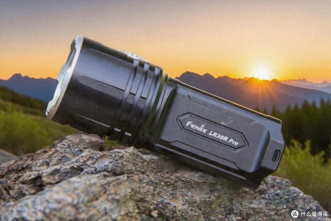 演绎手持照明装备的户外精彩:FENIX LR35R Pro