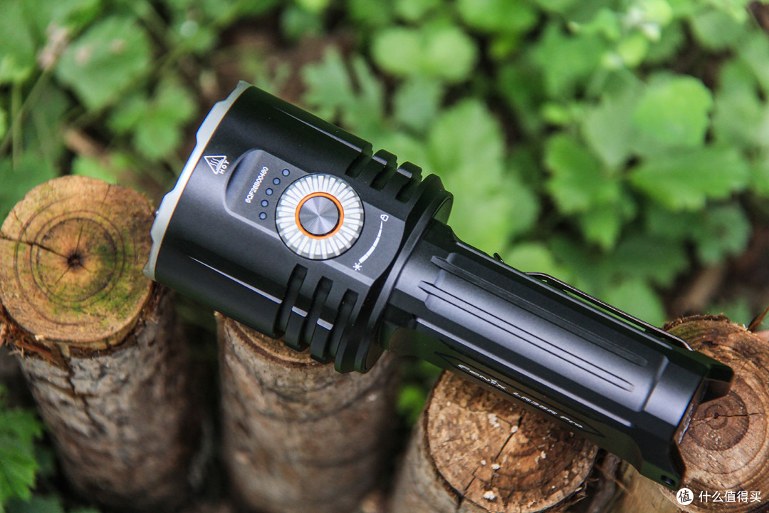 演绎手持照明装备的户外精彩:FENIX LR35R Pro