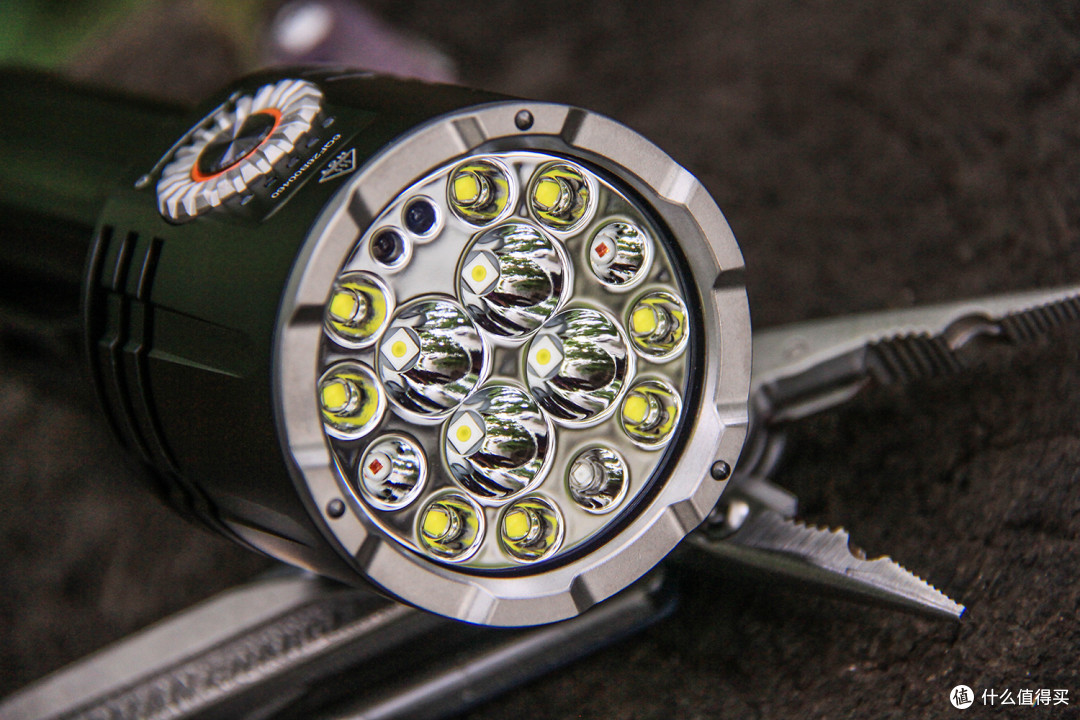 演绎手持照明装备的户外精彩:FENIX LR35R Pro