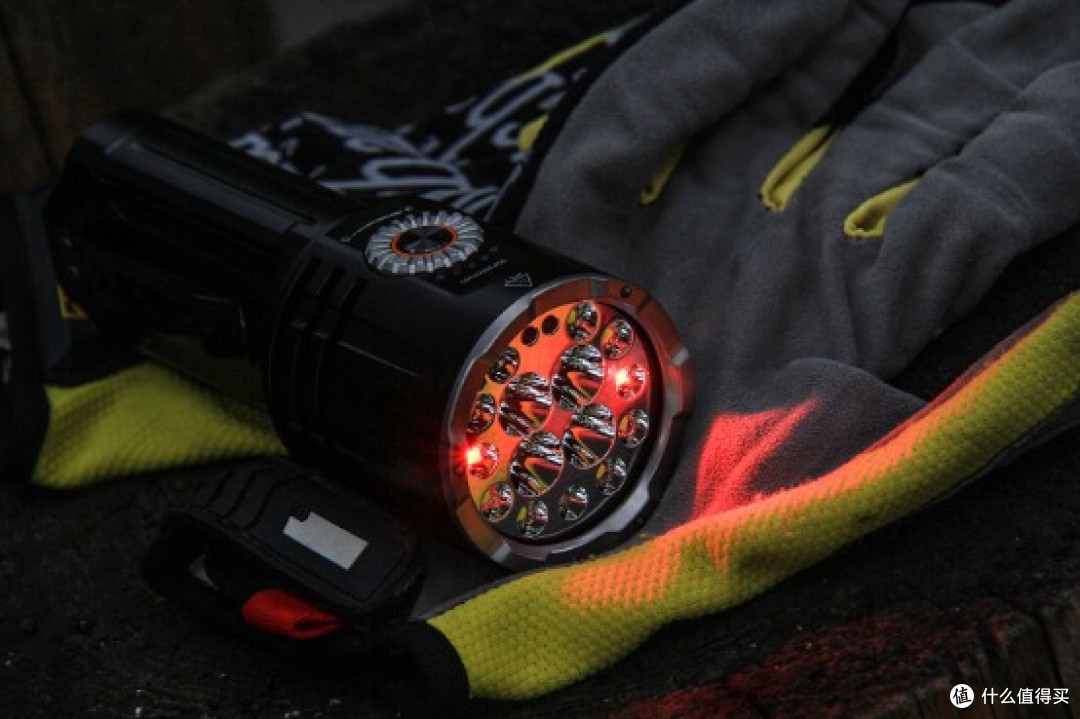 演绎手持照明装备的户外精彩:FENIX LR35R Pro