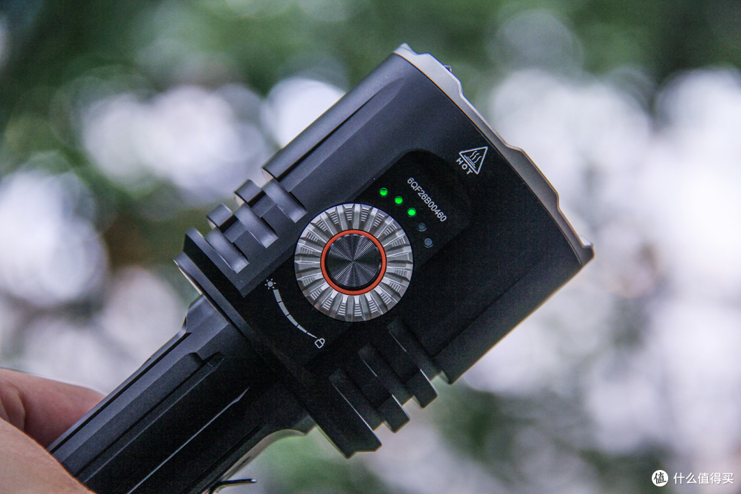 演绎手持照明装备的户外精彩:FENIX LR35R Pro