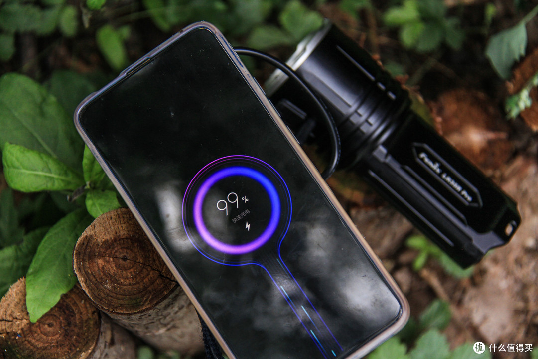 演绎手持照明装备的户外精彩:FENIX LR35R Pro