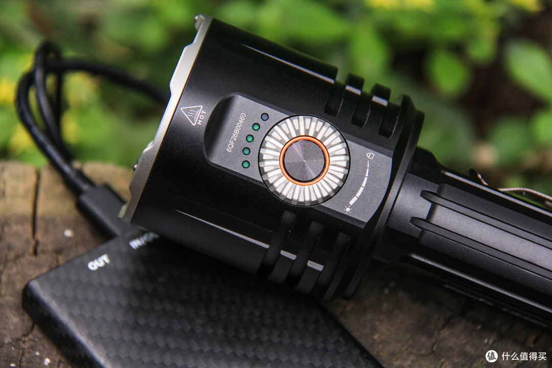 演绎手持照明装备的户外精彩:FENIX LR35R Pro