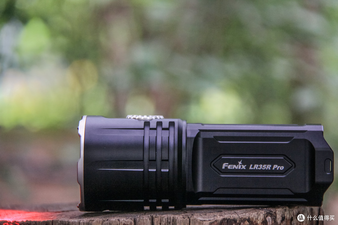 演绎手持照明装备的户外精彩:FENIX LR35R Pro