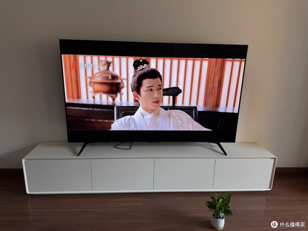 舞蹈室别再挤着看笔记本！换电视不香吗？