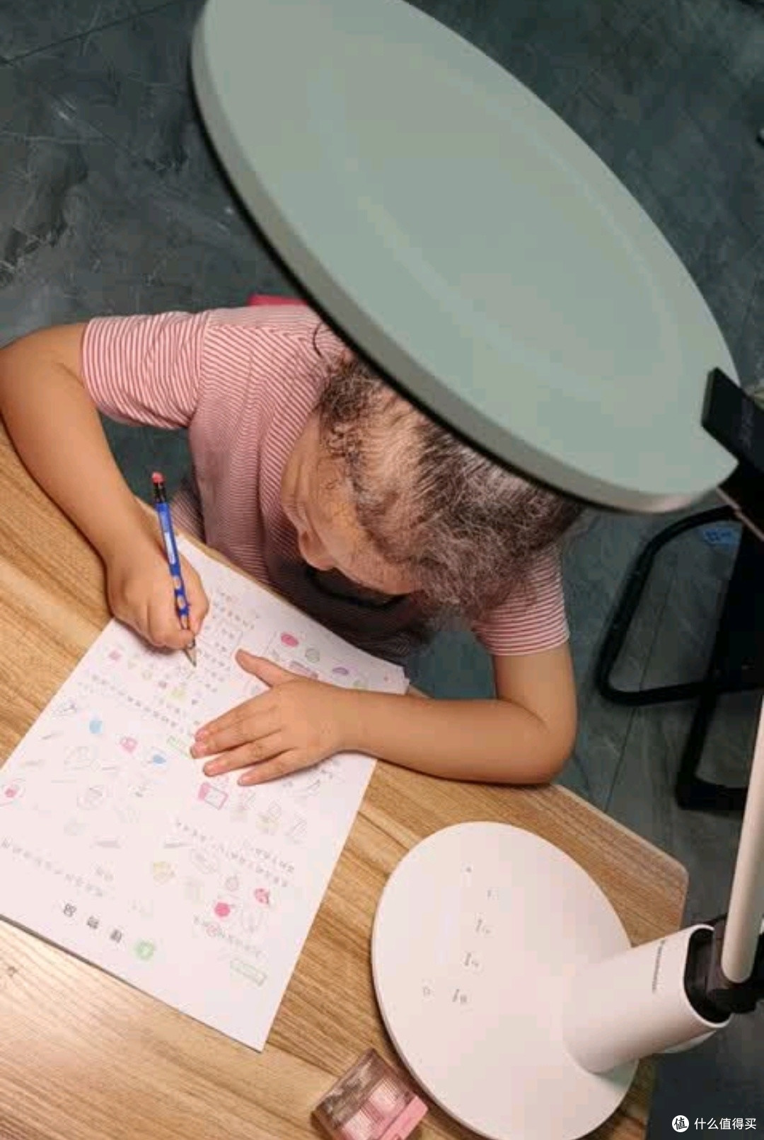 一盏台灯，一份给孩子的明亮守护