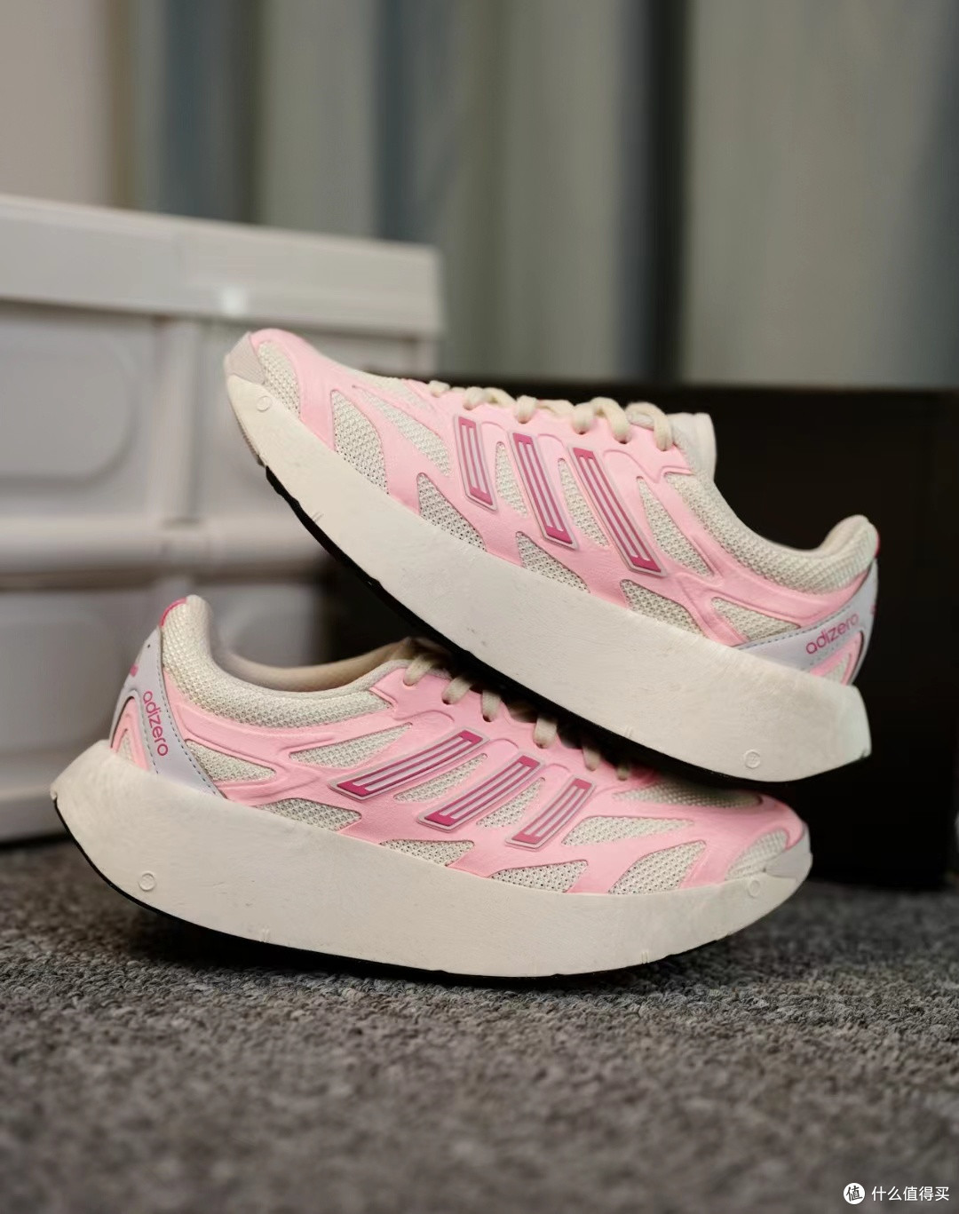 adidas Adizero Aruku城市通勤跑步鞋:时尚与舒适的邂逅