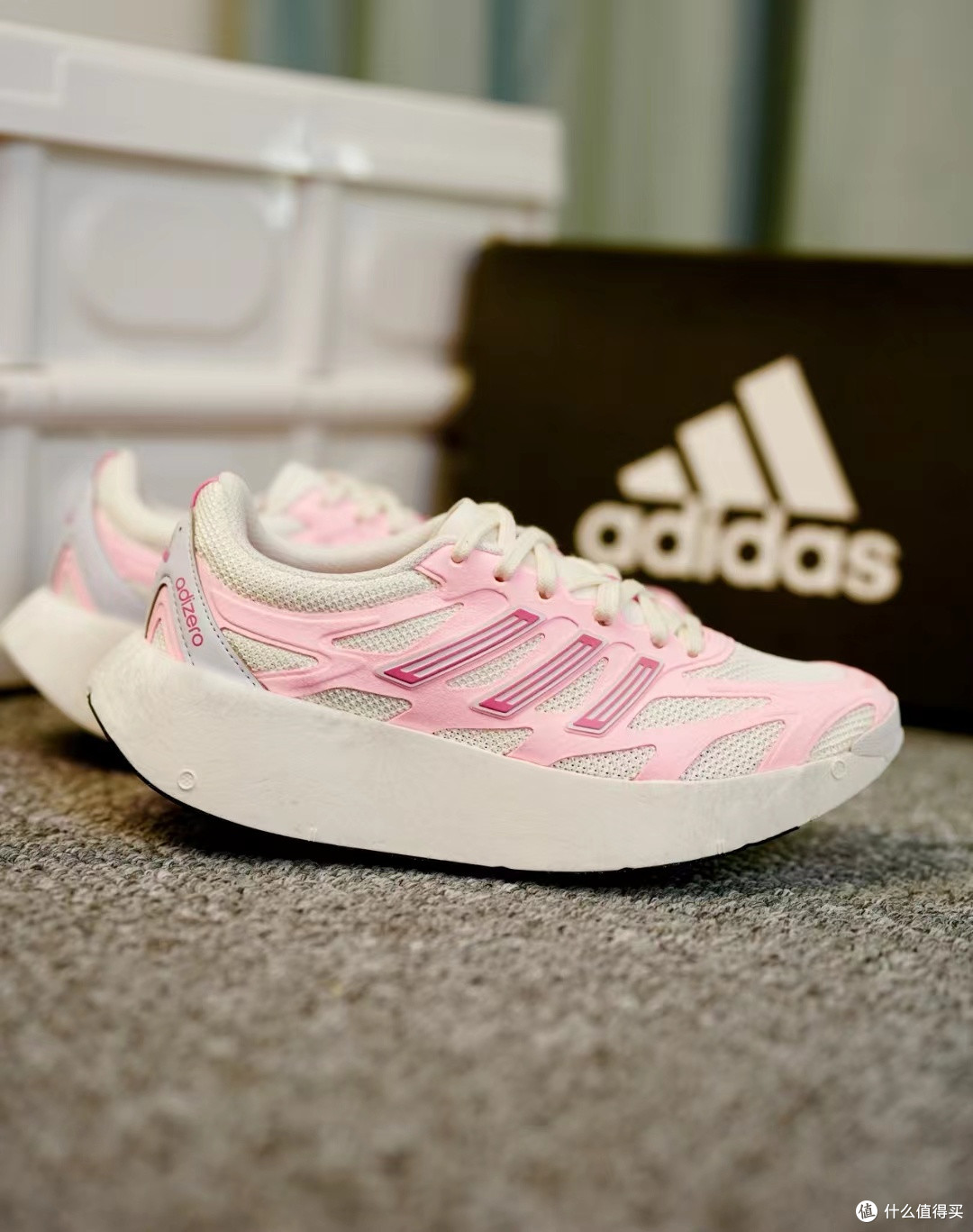 adidas Adizero Aruku城市通勤跑步鞋:时尚与舒适的邂逅