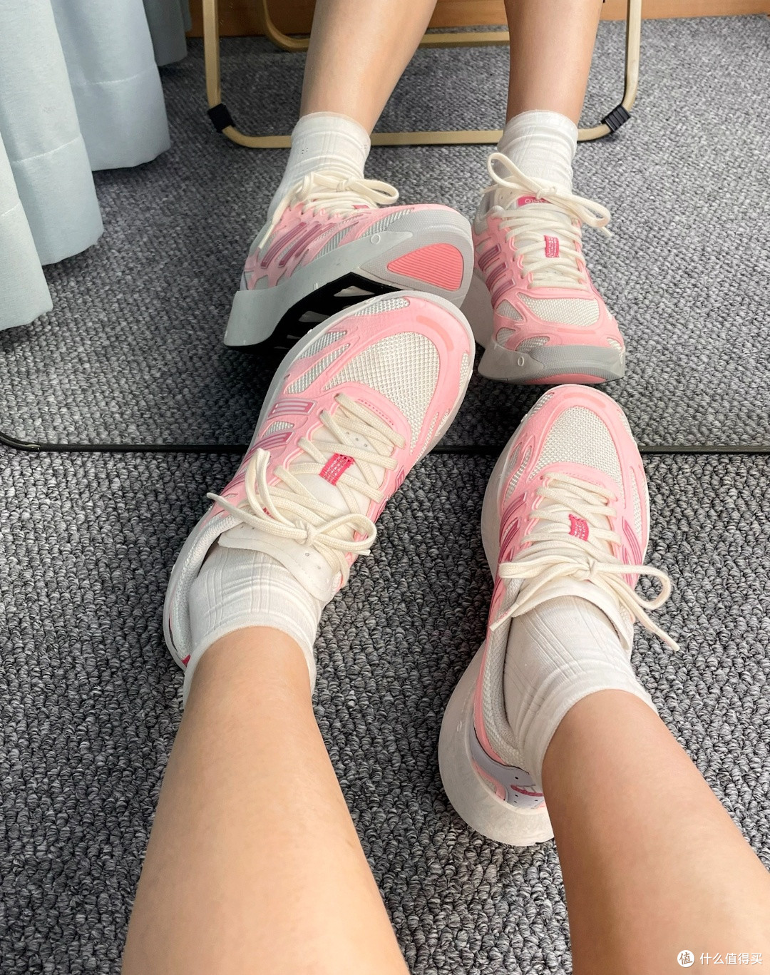 adidas Adizero Aruku城市通勤跑步鞋:时尚与舒适的邂逅