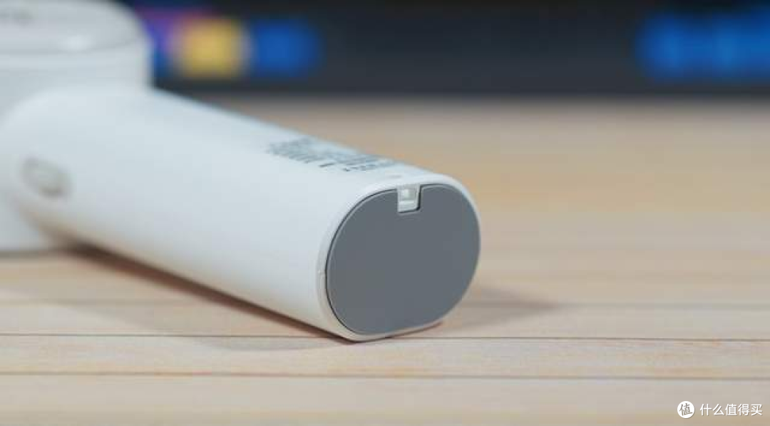 夏天好热，想买一个迷你小风扇风力比较大的，大家有没好的推荐？
