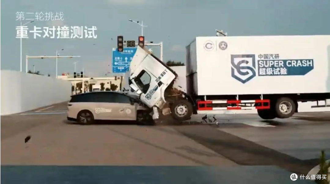 被理想i8撞到四轮弹起!乘龙卡车:被摆了一道,法务已在处理……