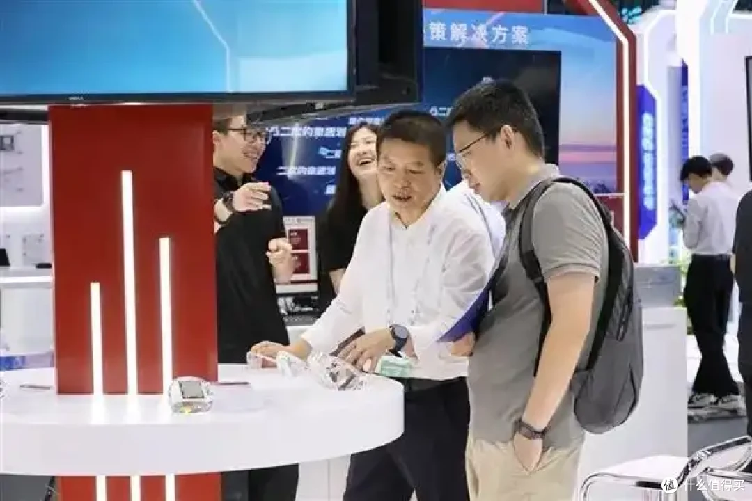 国产x86 CPU飙升96核心、384MB三级缓存
