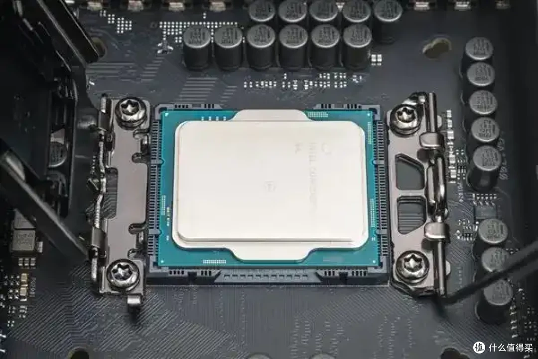 国产x86 CPU飙升96核心、384MB三级缓存