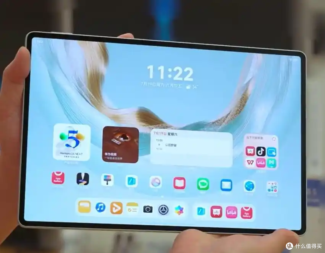 华为新平板动画革新,谷歌 Pixel 10 Pro 影像进阶:双机亮点解析