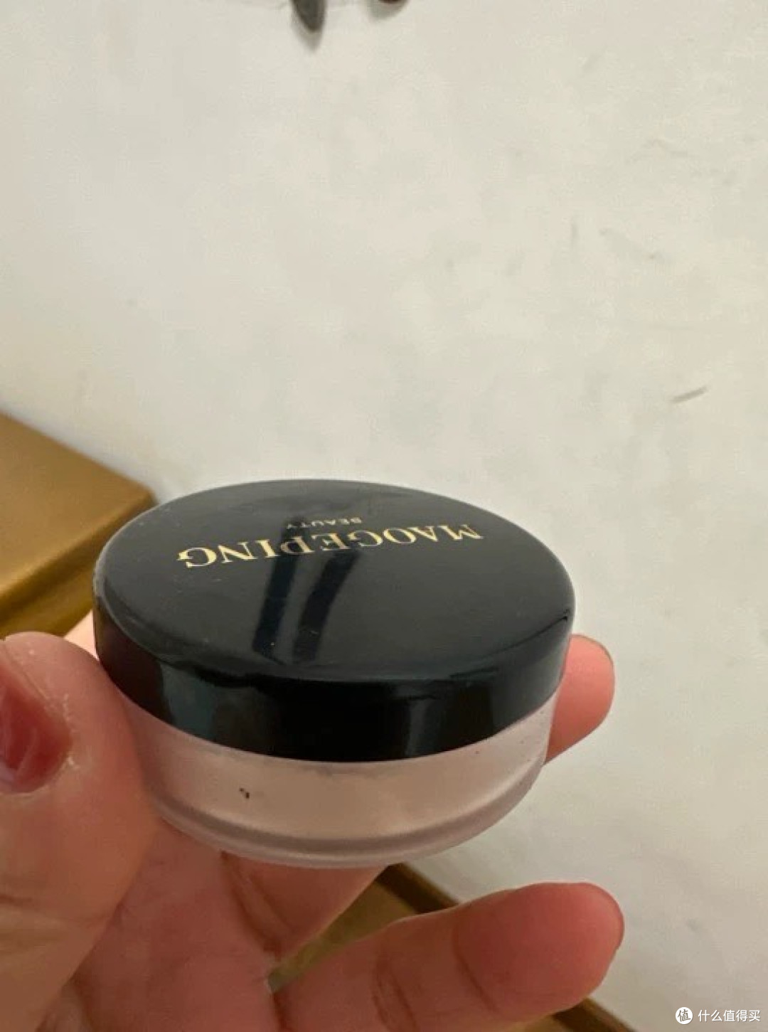 毛戈平散粉:干皮友好型定妆产品