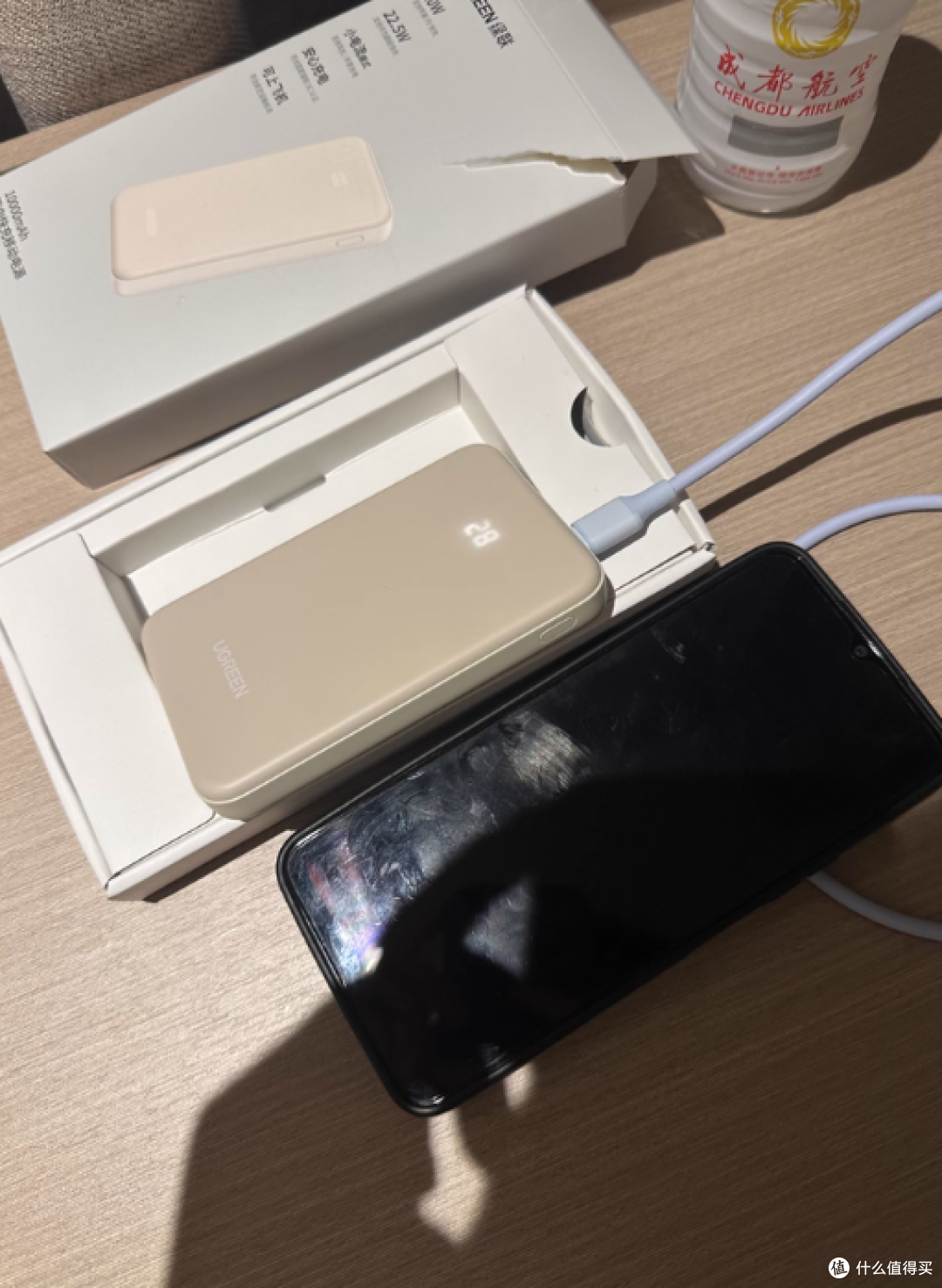 绿联 10000mAh 充电宝:便捷快充,安全随行