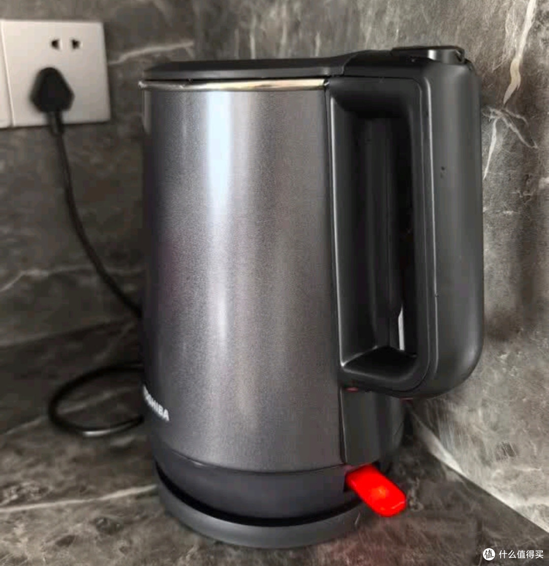 东芝电水壶:1.7L大容量与316L不锈钢