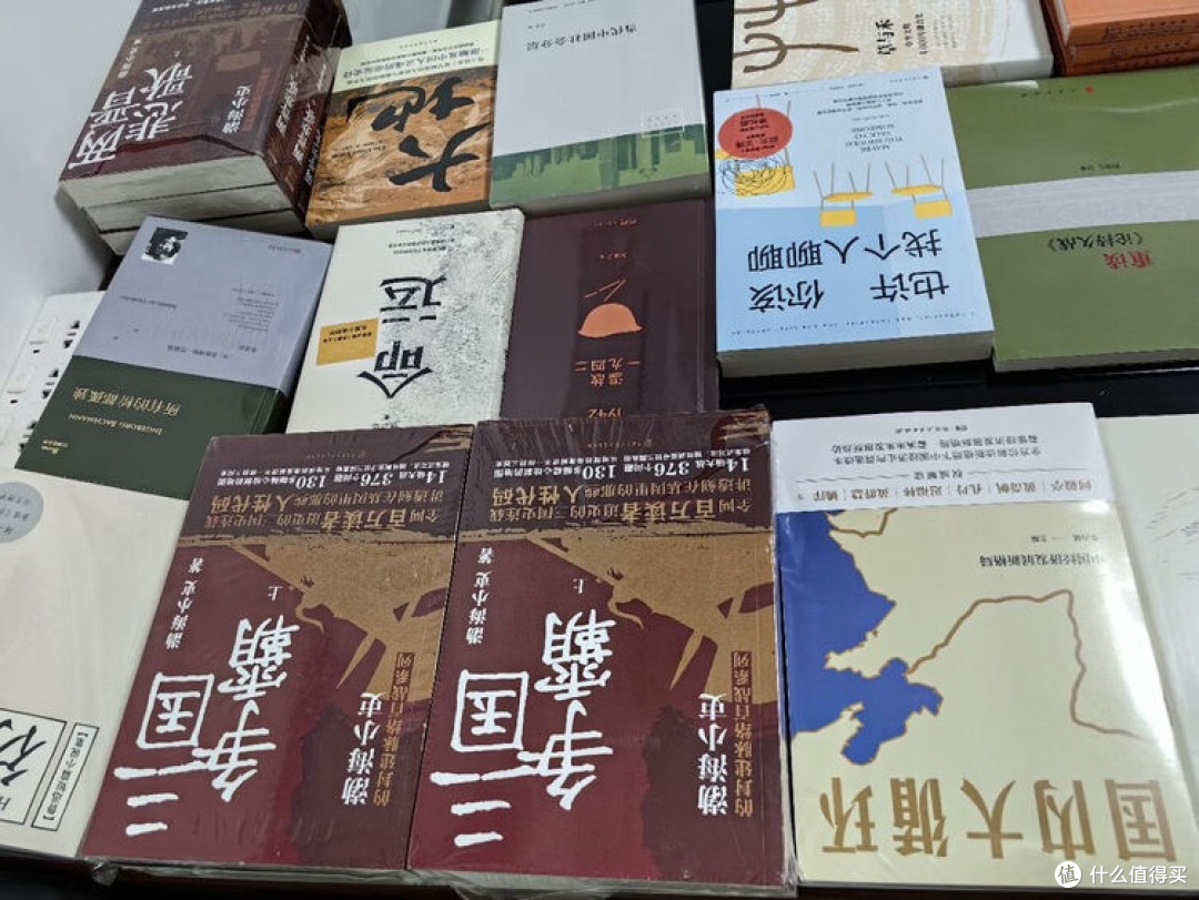 书页间的多元文明镜像