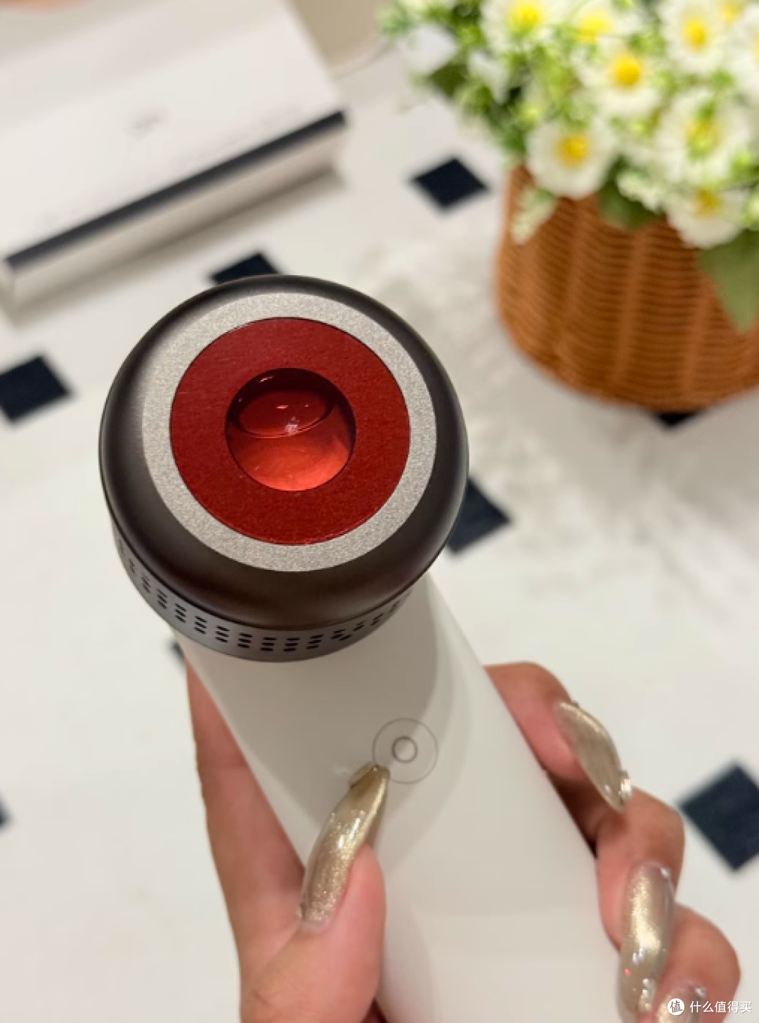 紧致焕颜新选择：DJM 超泡泡 2.0 升级款超声家用炮美容仪