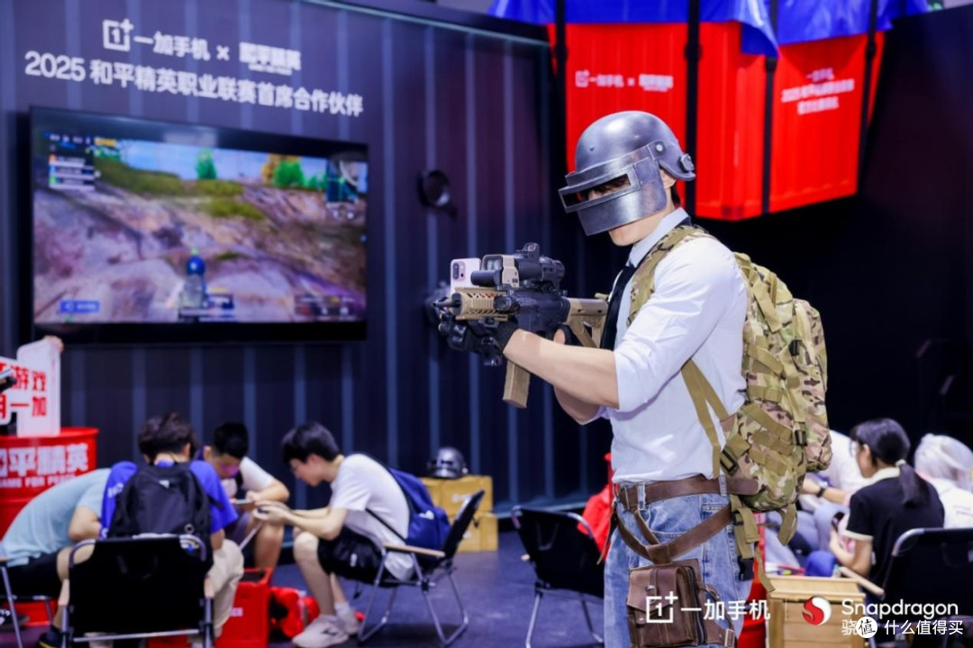 一加高调亮相 2025 ChinaJoy,四大游戏体验区燃炸全场