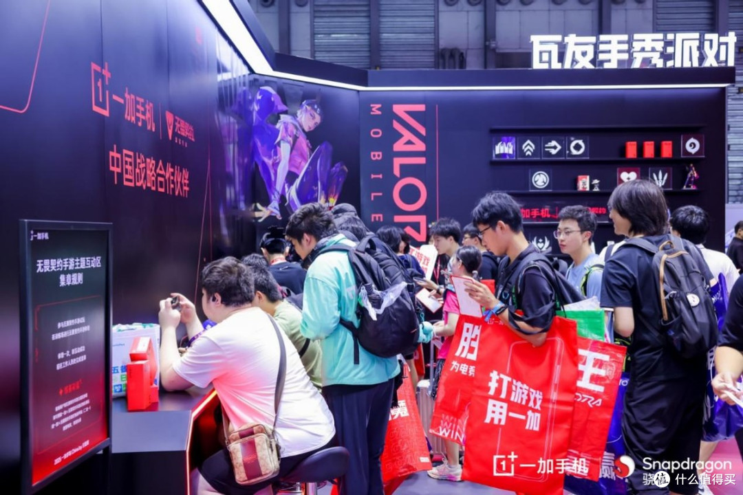 一加高调亮相 2025 ChinaJoy,四大游戏体验区燃炸全场
