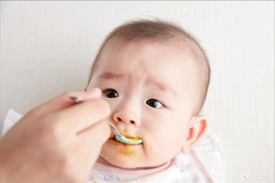 婆婆坚持给3个月宝宝喂米糊,宝妈:过早吃辅食等同于吃“毒药”