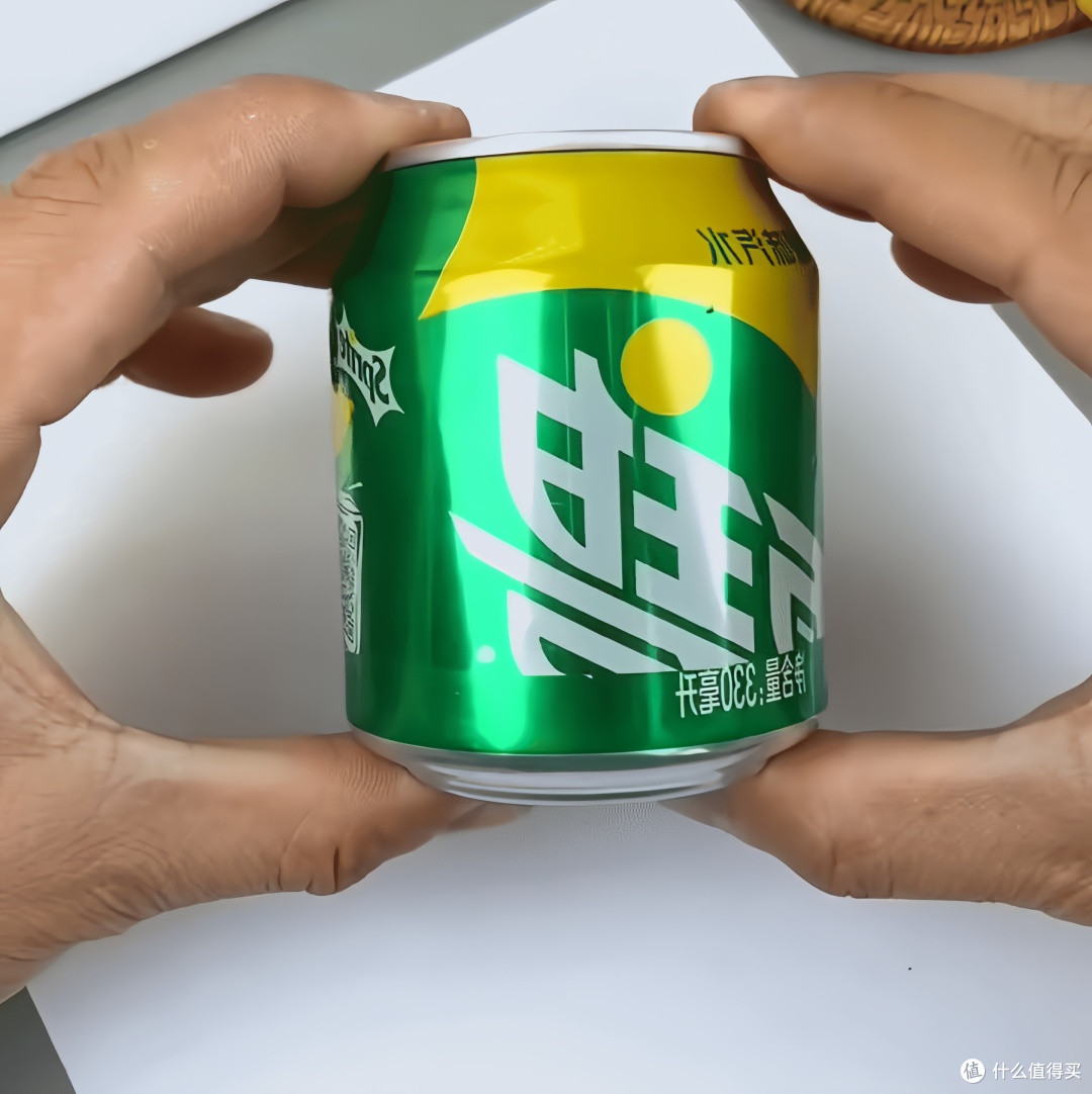 diy小创意——易拉罐秒变小水壶