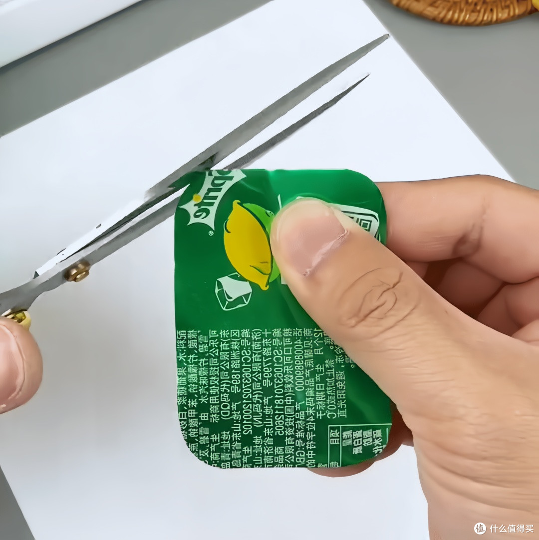 diy小创意——易拉罐秒变小水壶