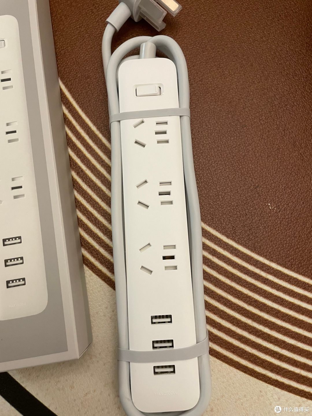 小米插线板,自带3口USB 2A快充