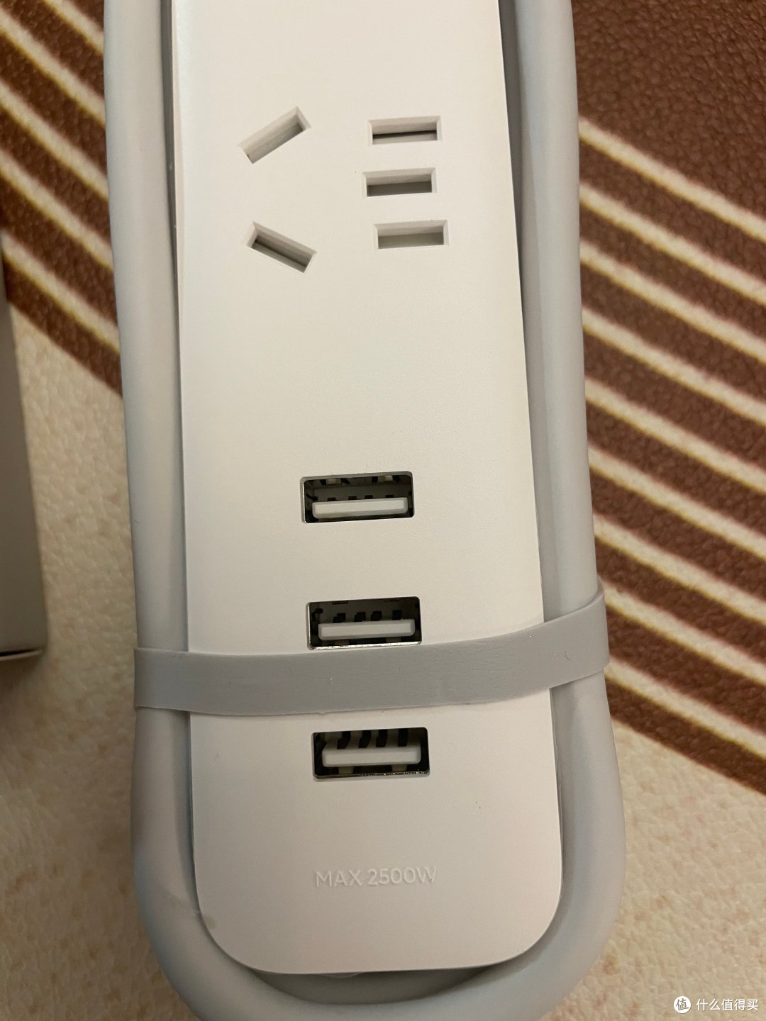 小米插线板,自带3口USB 2A快充