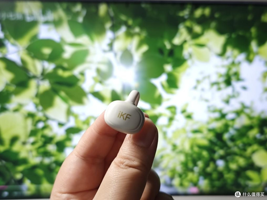 iKF Ear Clip蓝牙耳机，自由聆听，打造个人专属BGM空间。