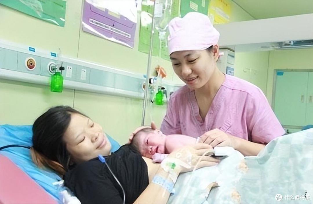 产妇首次见宝宝竟是小屁屁,为什么医生要怼新生儿屁股给妈妈看?
