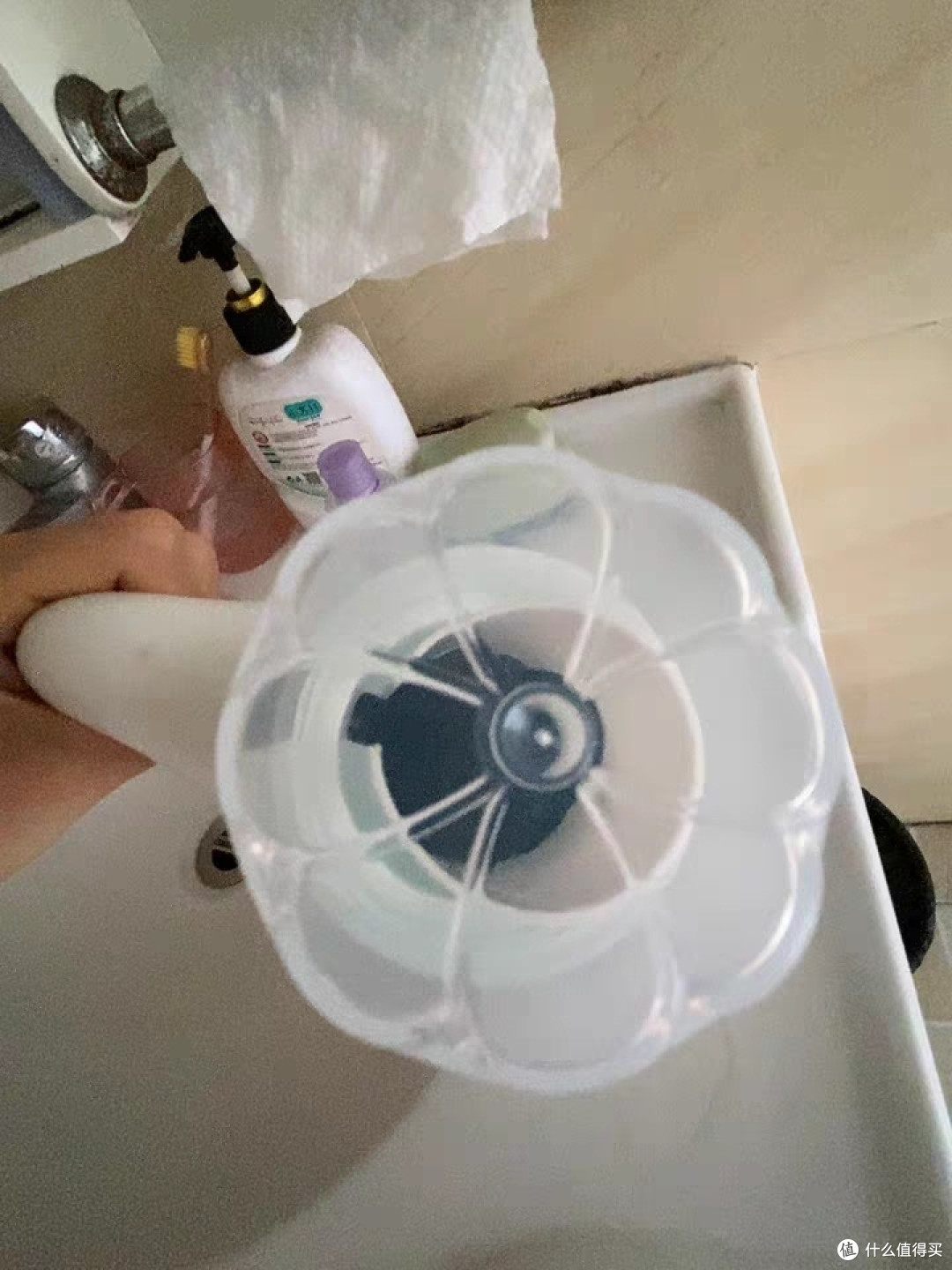 松木清香里的安心守护:新卫威露士除菌洗衣液的6L惊喜