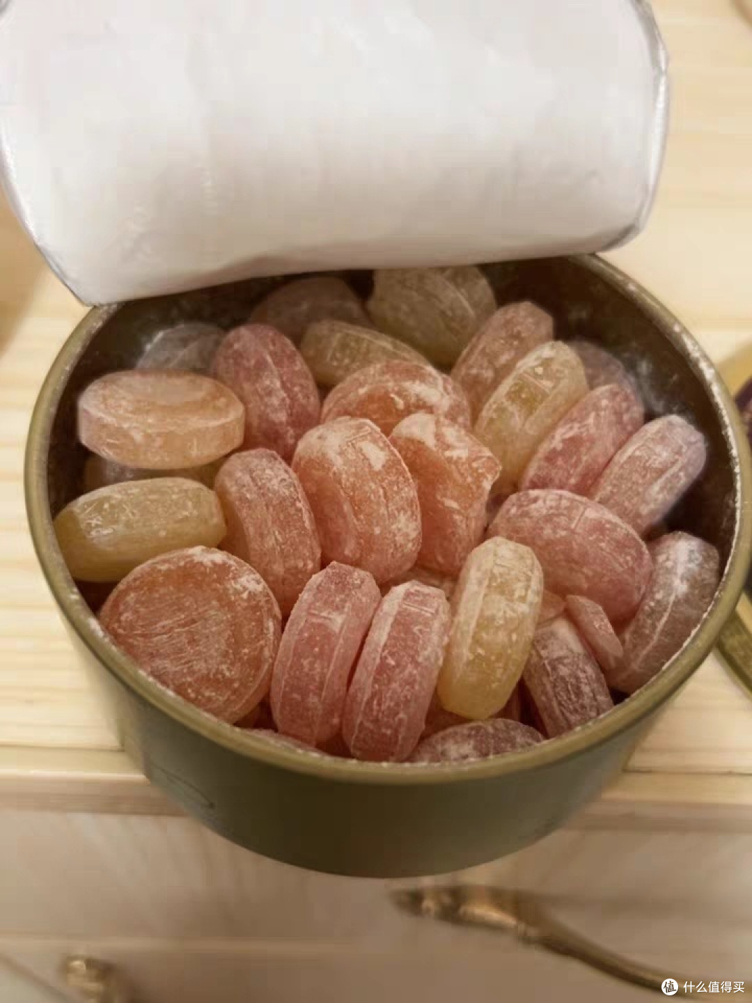 铁盒里的缤纷甜蜜:德国嘉云糖,藏着生活的小确幸