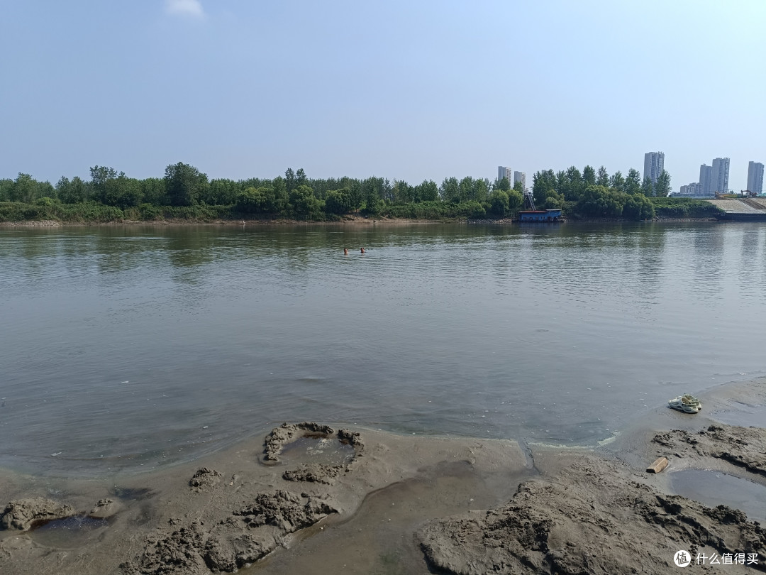 城边沙滩，带娃去正合适