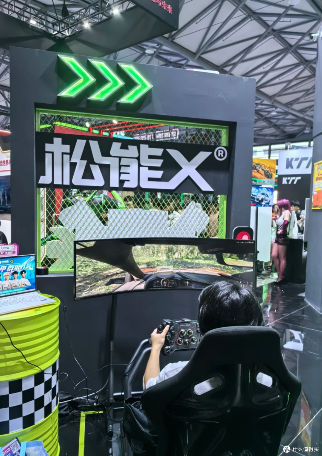 四屏联动玩游戏?松能X展台的快乐我先体验了