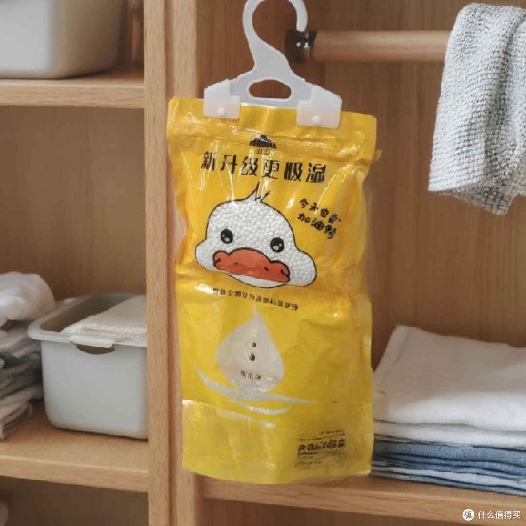 雨季衣柜防潮:除湿袋藏着的清爽秘密