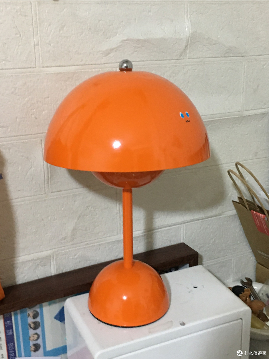 一个双子星收纳袋，还有一个胡萝卜台灯