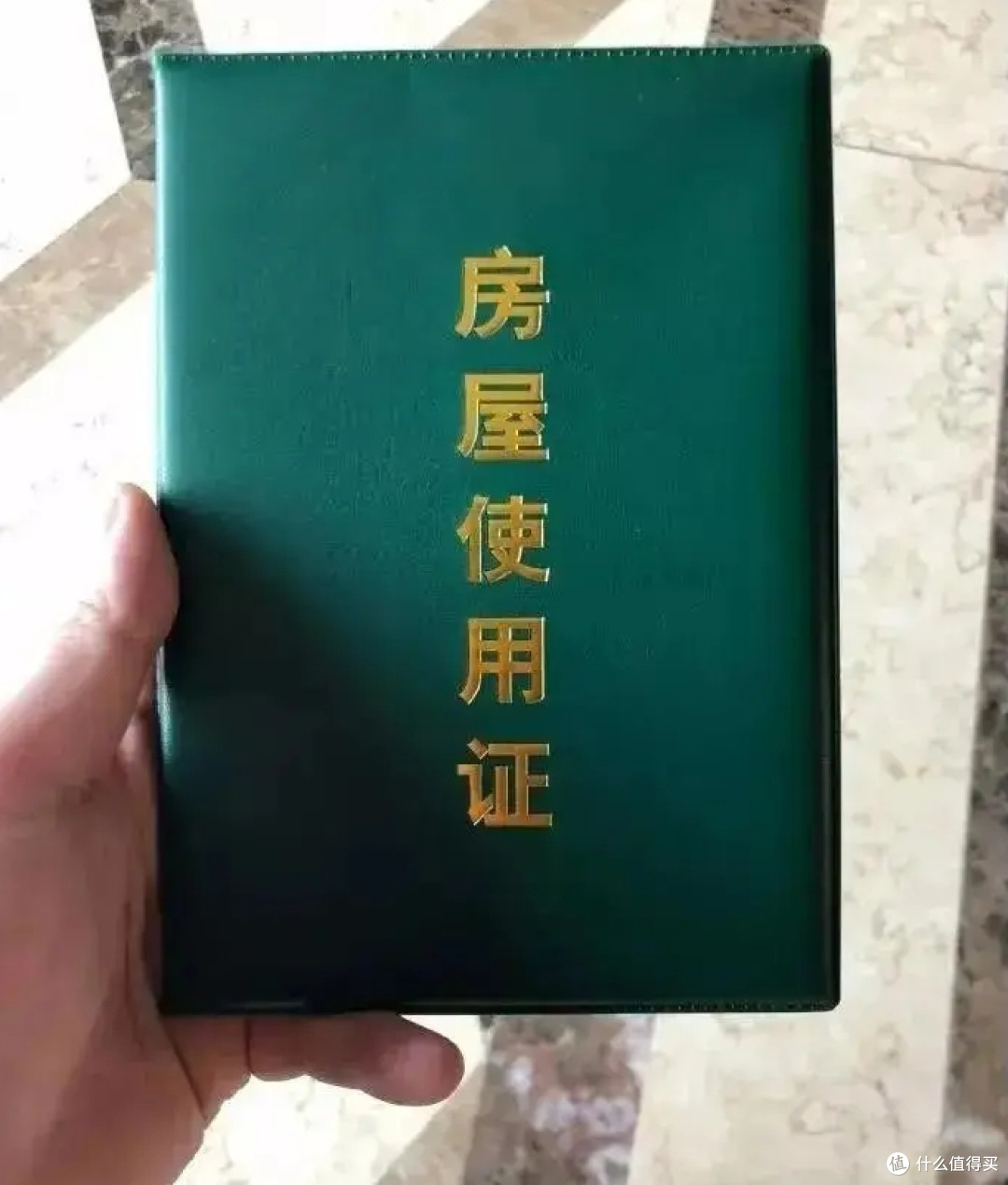 房产证持有者去世,家人一直住着不过户,到底行不行?
