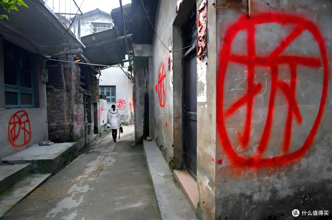 房产证持有者去世,家人一直住着不过户,到底行不行?