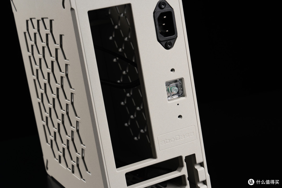 aboCase ContainerS+七彩虹CVN B850I+华硕 RTX 4060LP装机分享!