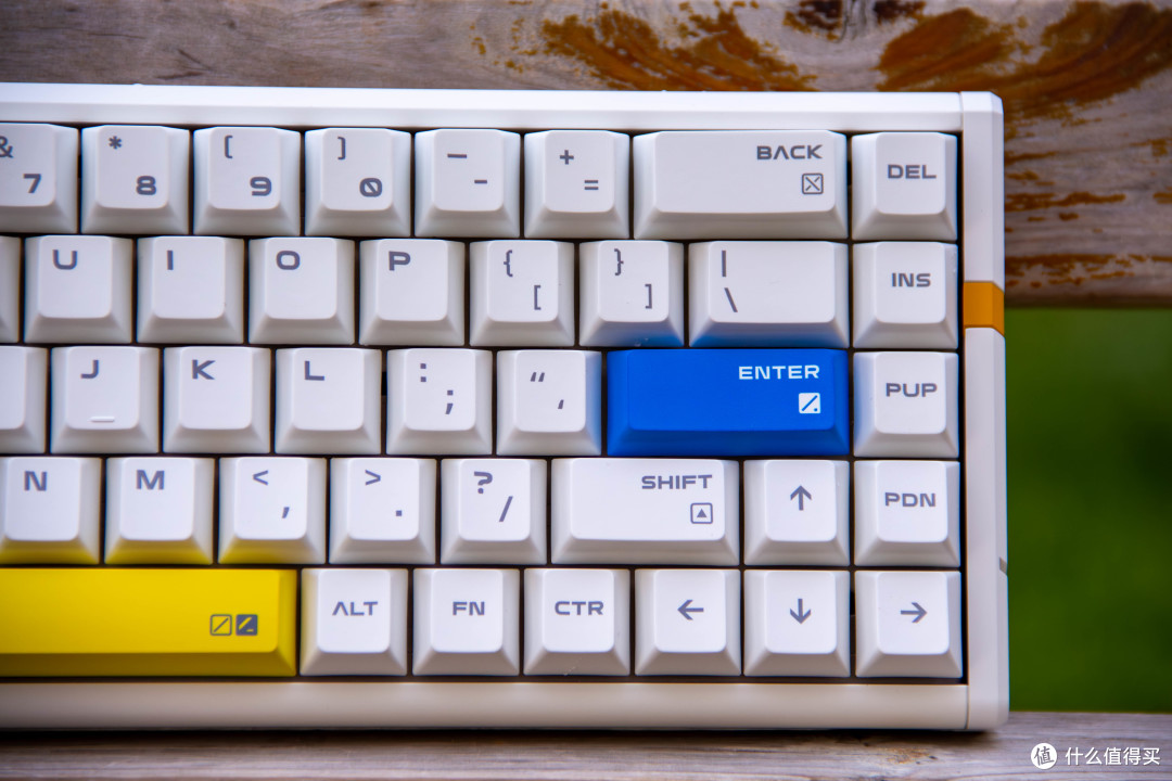 再打不过,真不能赖键盘了!除了性能还是性能 ATK RS6 Ultra评测